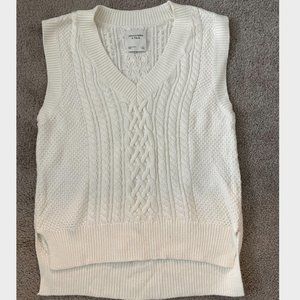 NWT Abercrombie & Fitch Cable Knit V-Neck Sweater Vest (S)